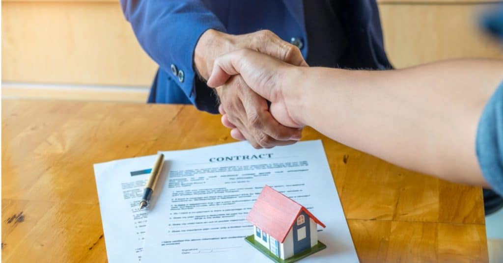 A man shaking hands with a public adjuster to help with property loss